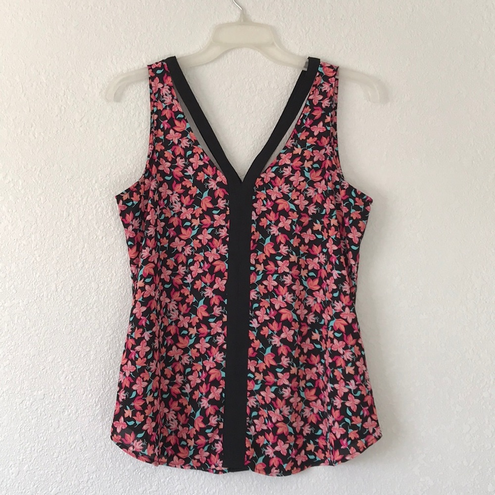 👚 Candie’s flower blouse